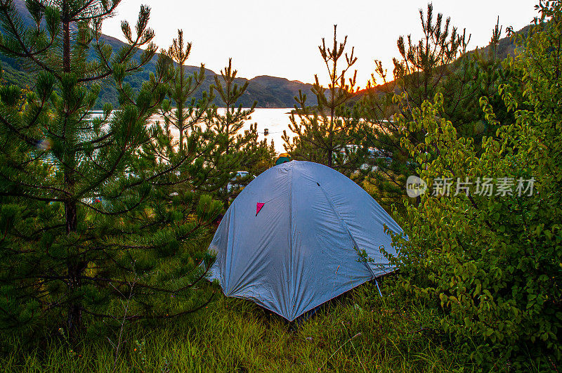 美丽的湖下的老山，扎沃斯科jezero, Stara planina